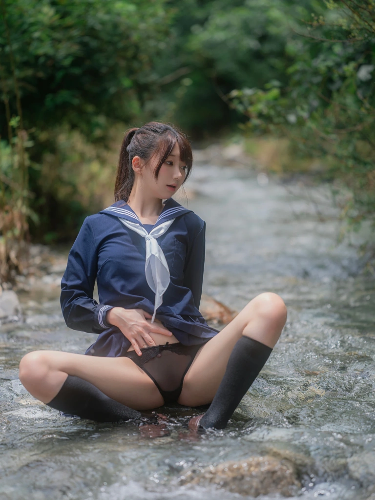 《川で水遊び》｜雫しずく · 110张写真