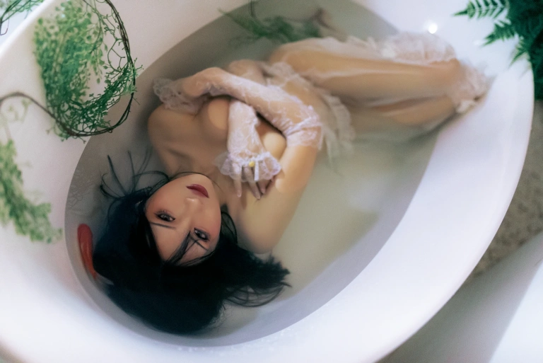 《鲸》｜瓦斯塔亚小龙虾 · 23张写真
