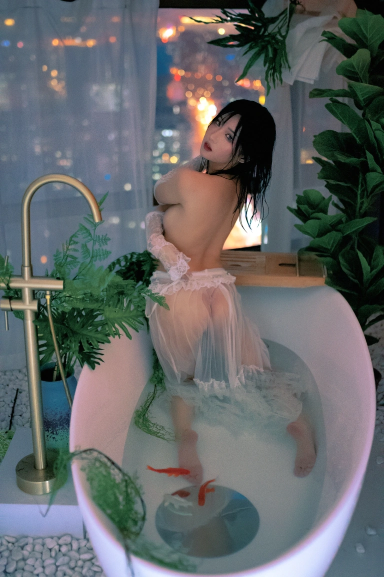 《鲸》｜瓦斯塔亚小龙虾 · 23张写真