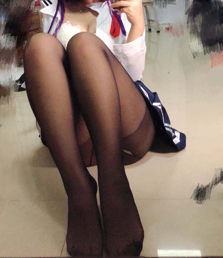 《学姐校服自拍》｜白烨 · 26张写真