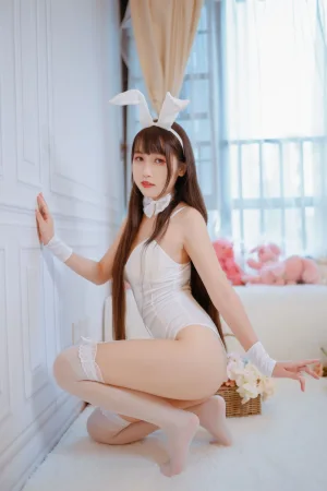 《白色兔女郎》｜不呆猫 · 28张写真