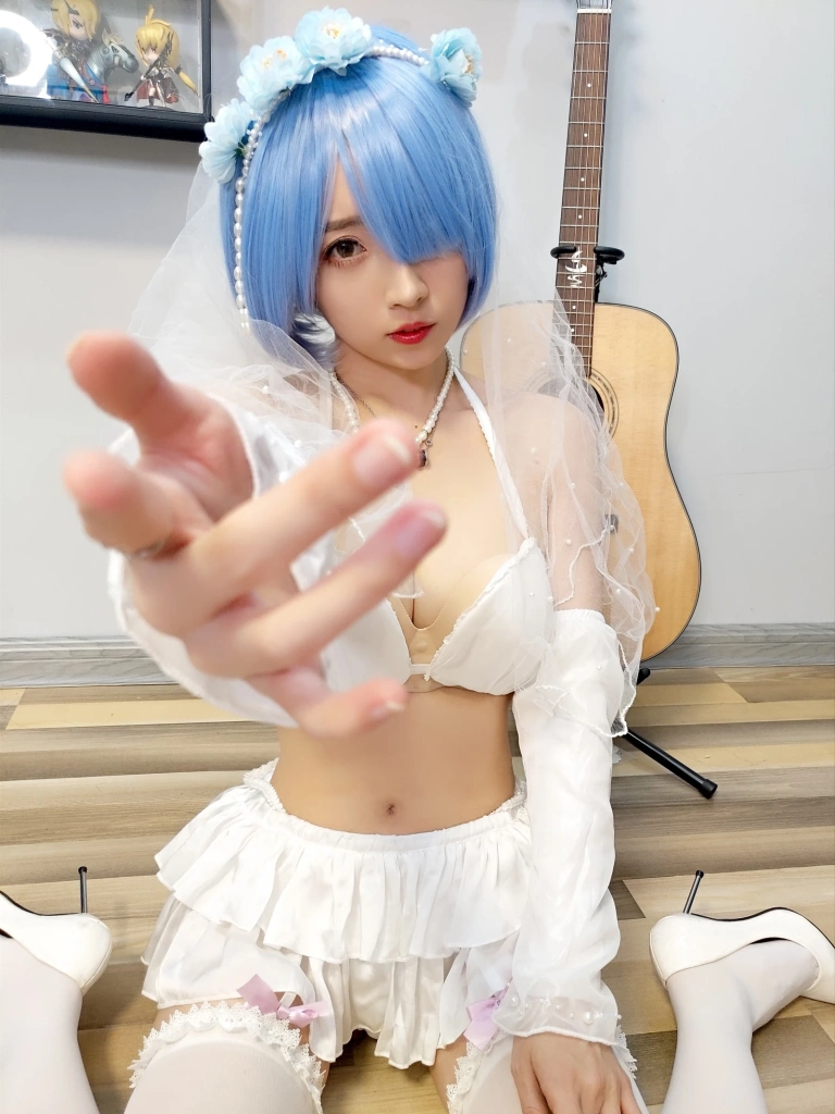 《蕾姆婚纱》｜小女巫露娜 · 29张写真