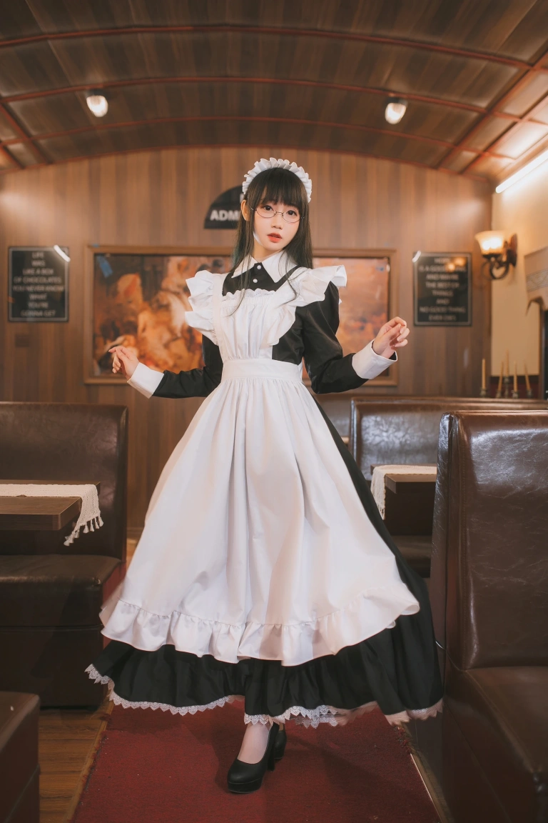 《女仆》｜焖焖碳 · 33张写真