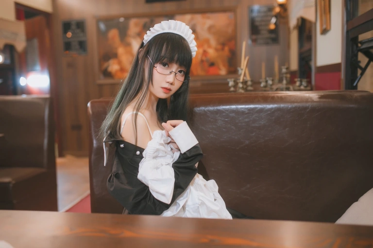 《女仆》｜焖焖碳 · 33张写真