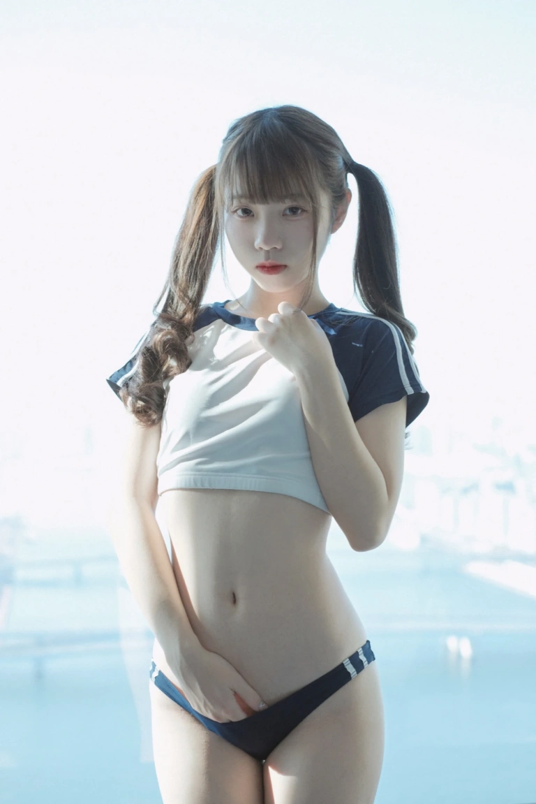 《情人節の禮物 體操服少女》｜可可小白兔 · 35张写真
