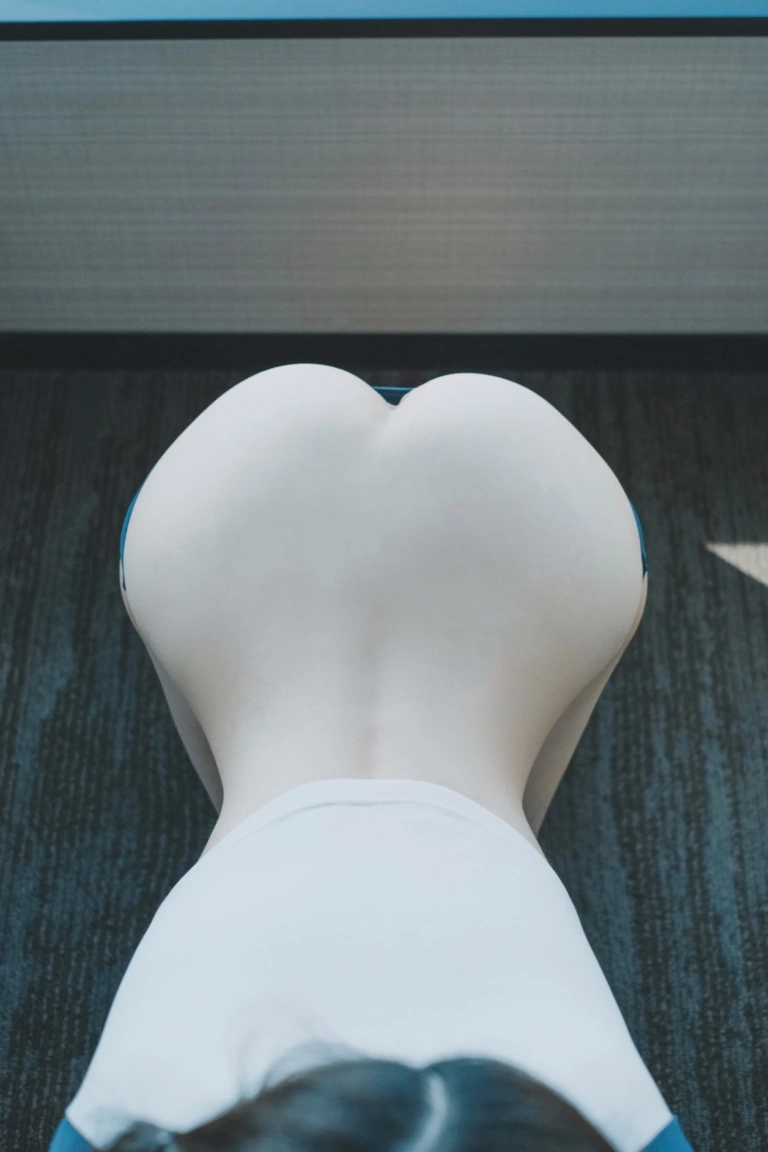 《情人節の禮物 體操服少女》｜可可小白兔 · 35张写真