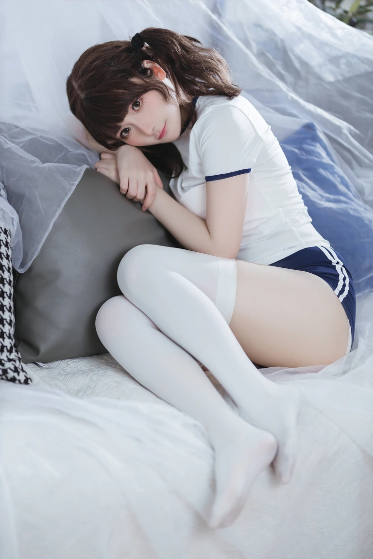《束缚》｜是三不是世 · 37张写真