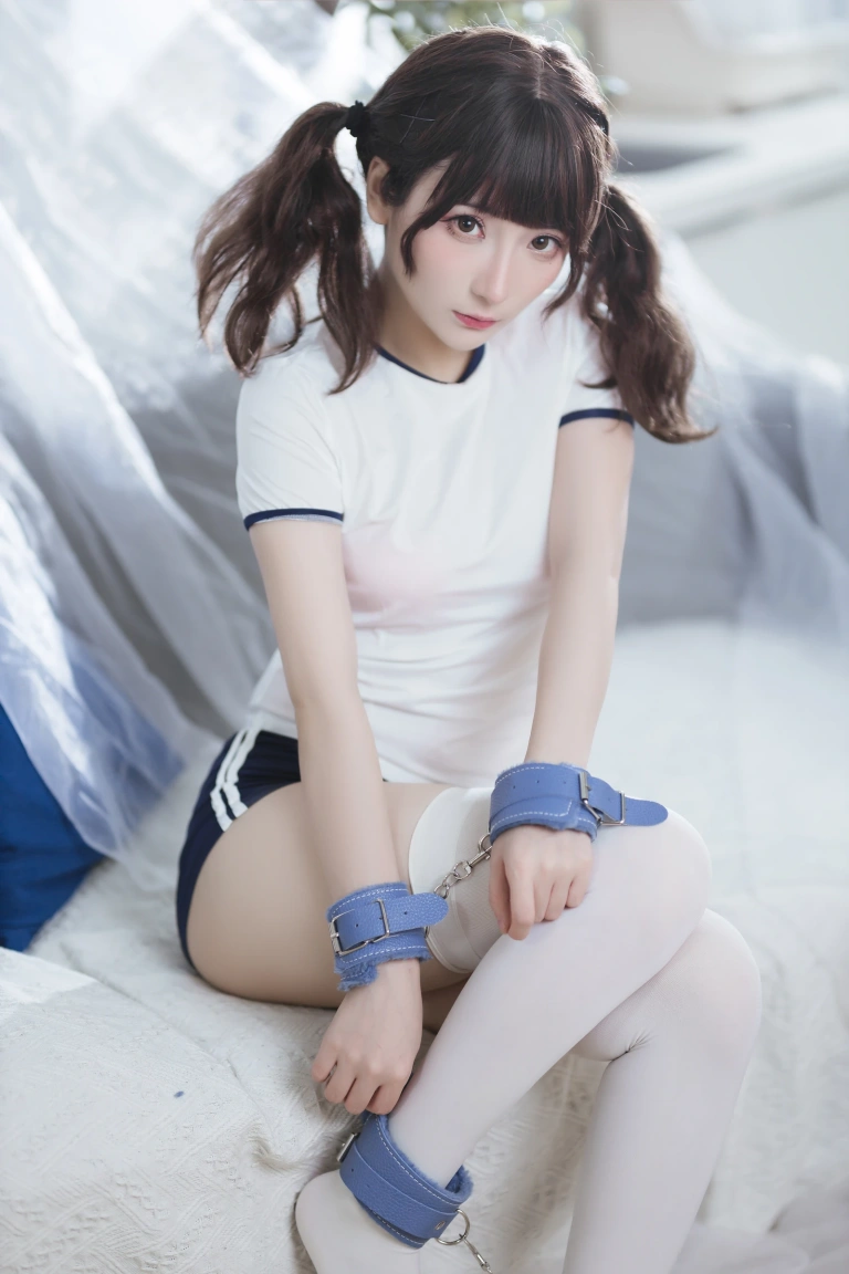 《束缚》｜是三不是世 · 37张写真