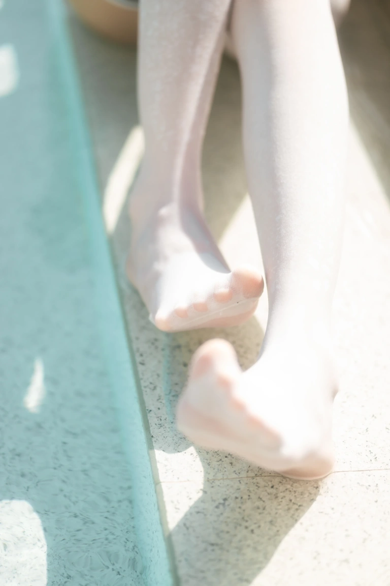 《蓝白泳装》｜杏仁曲奇 · 50张写真