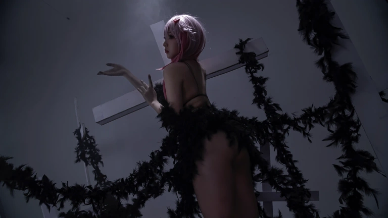《黑羽》｜小和甜酒 · 9张写真