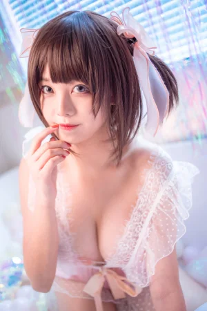 《粉色私房》｜蜜汁猫裘 · 14张写真