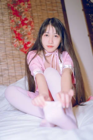 《粉红》｜不呆猫 · 14张写真