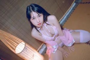《粉红》｜不呆猫 · 14张写真