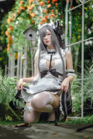 《奥古斯特 女仆装》｜宮本桜 · 20张写真