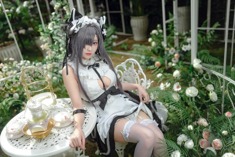 《奥古斯特 女仆装》｜宮本桜 · 20张写真