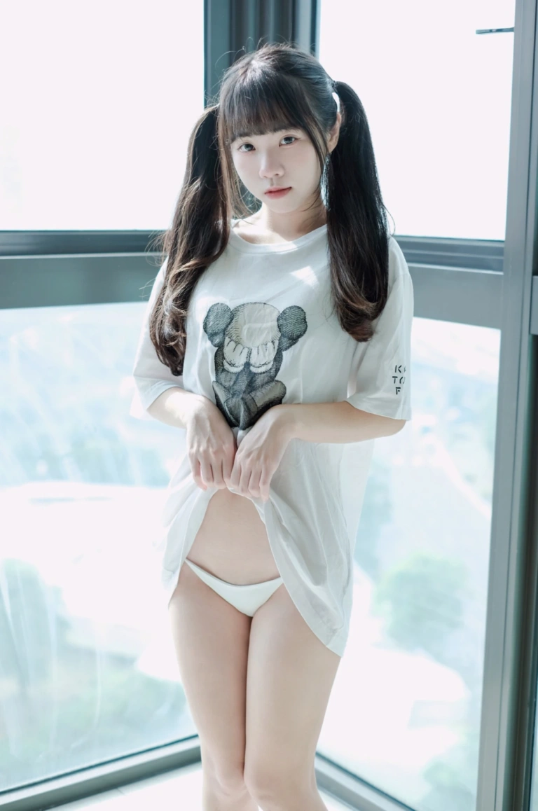 《捕獲一隻沒穿褲褲の小白兔🐰》｜可可小白兔 · 30张写真