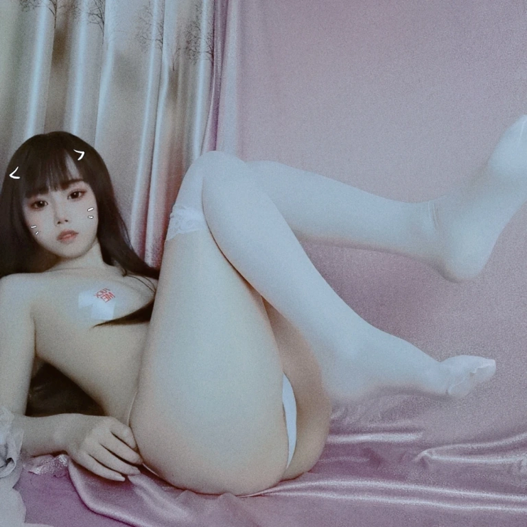 《粉嫩水手服》｜七月喵子 · 48张写真