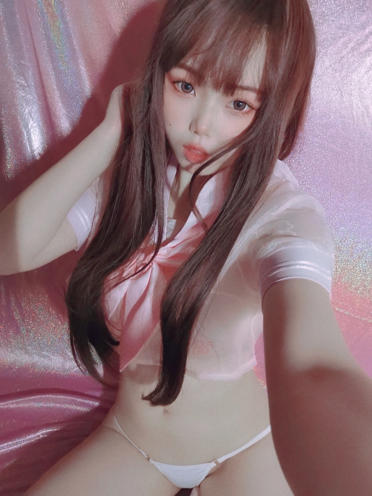 《粉嫩水手服》｜七月喵子 · 48张写真