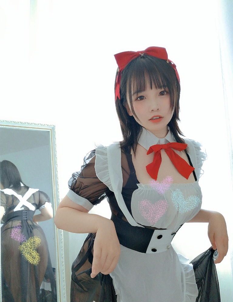 《女仆》｜阿半今天很开心 · 9张写真