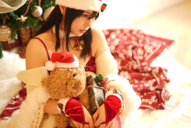 《Fantia 2023年12月会员合集》｜一只废喵 · 61张写真、1 个视频