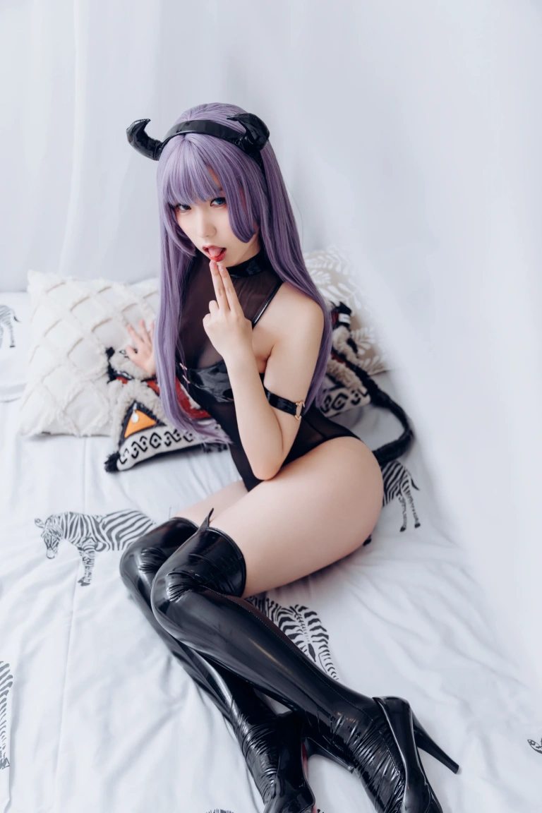 《紫发魅魔》｜芋圆侑子 · 20张写真