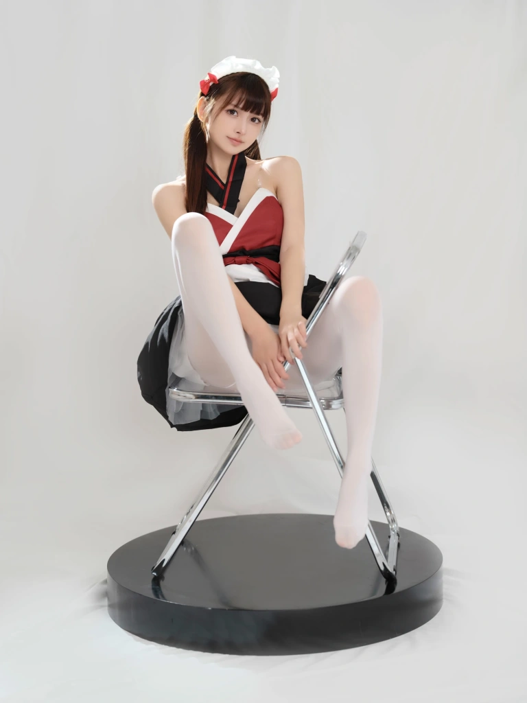 《红衣小女仆》｜河豚抚子 · 25张写真