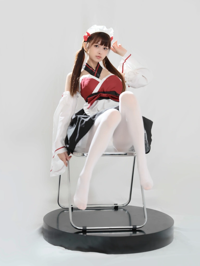 《红衣小女仆》｜河豚抚子 · 25张写真
