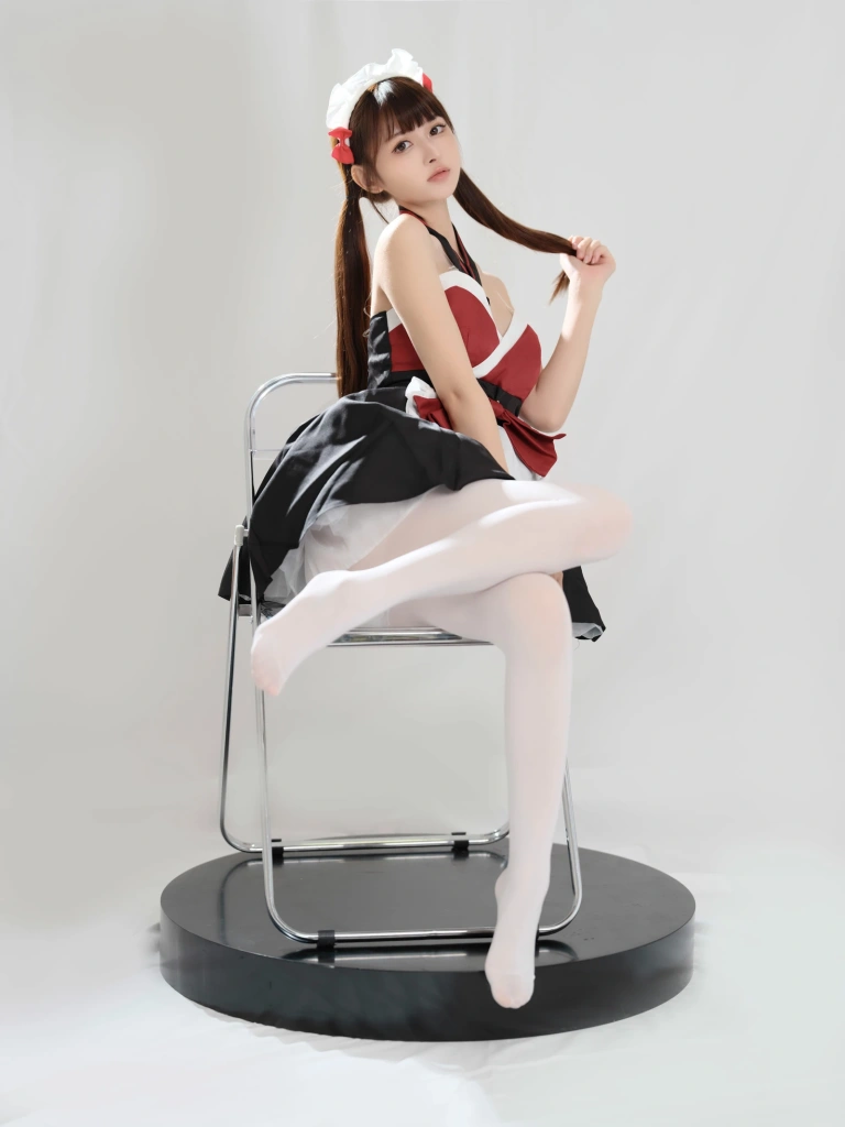 《红衣小女仆》｜河豚抚子 · 25张写真