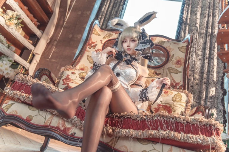 《碧蓝航线 可畏 白兔女郎》｜狐玖玖 · 25张写真