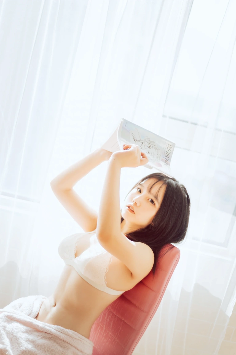 《私房》｜阿半今天很开心 · 26张写真