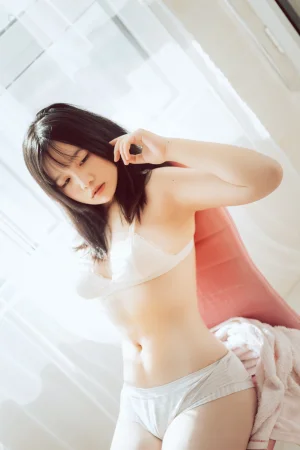《私房》｜阿半今天很开心 · 26张写真