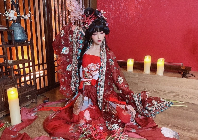《抚绸衣庄》｜凛子酱 · 26张写真