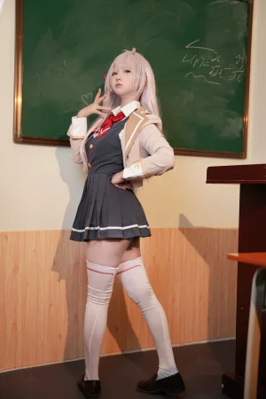 《不时以俄语轻声遮羞的邻座艾莉同学》｜喜欢爱理吗 · 30张写真