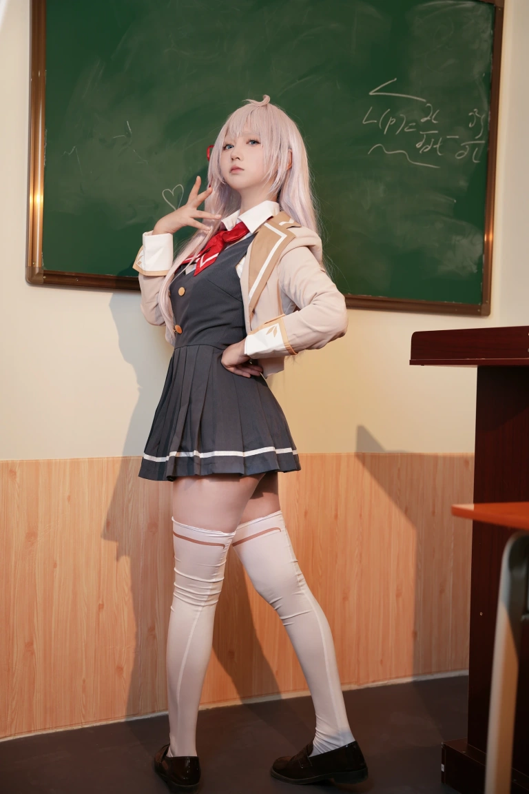 《不时以俄语轻声遮羞的邻座艾莉同学》｜喜欢爱理吗 · 30张写真