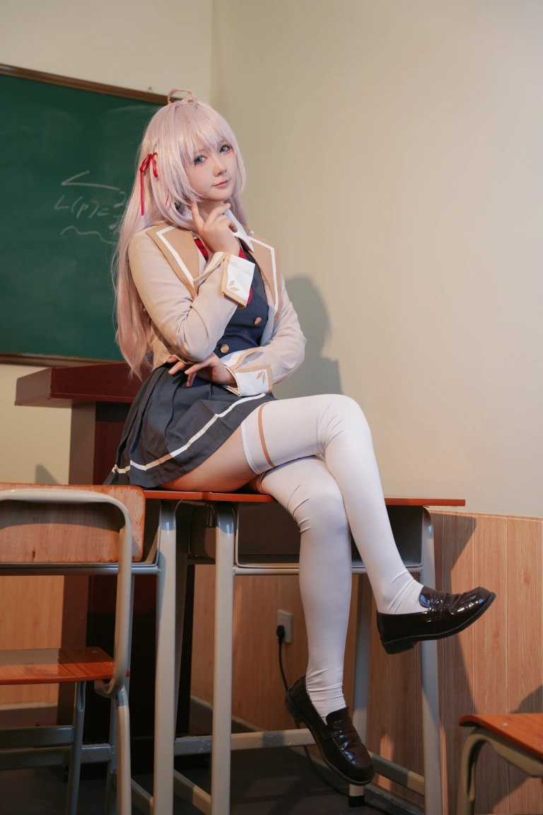 《不时以俄语轻声遮羞的邻座艾莉同学》｜喜欢爱理吗 · 30张写真