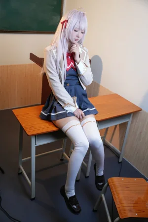 《不时以俄语轻声遮羞的邻座艾莉同学》｜喜欢爱理吗 · 30张写真