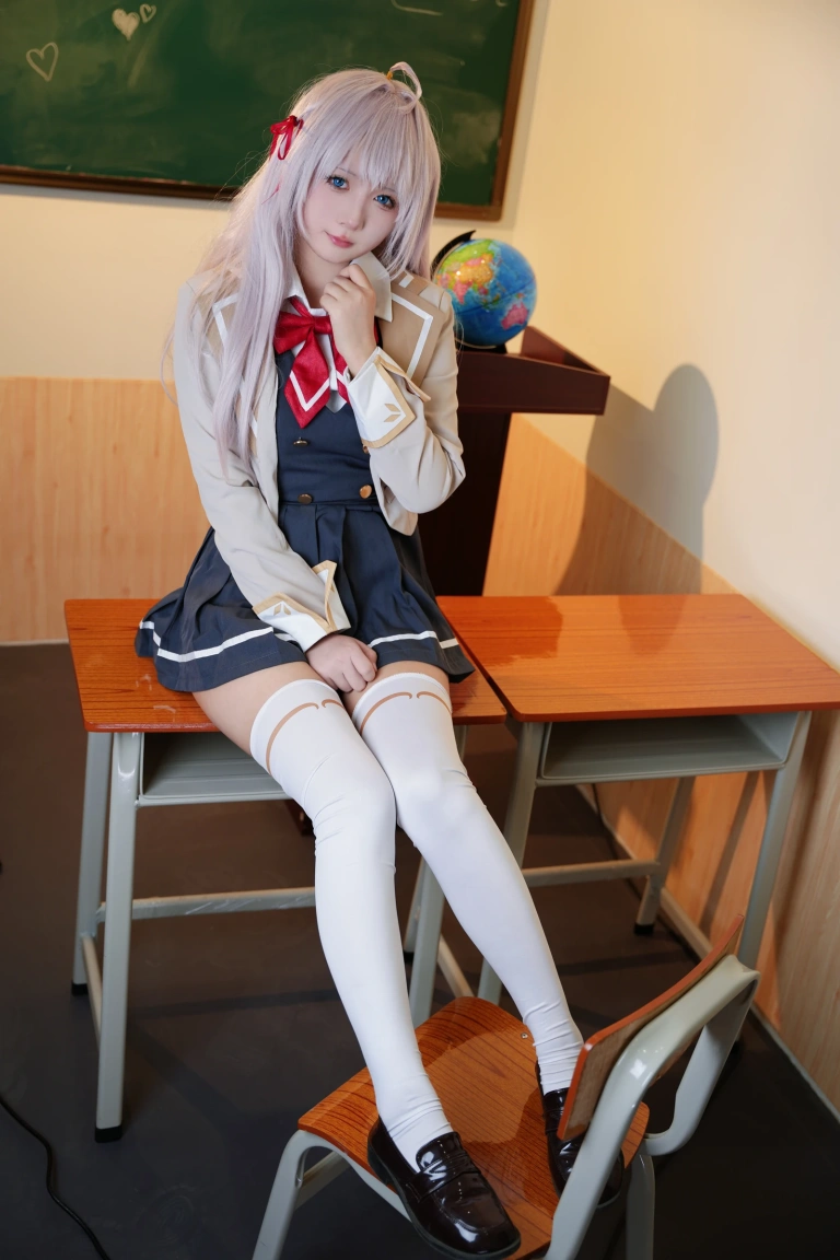 《不时以俄语轻声遮羞的邻座艾莉同学》｜喜欢爱理吗 · 30张写真