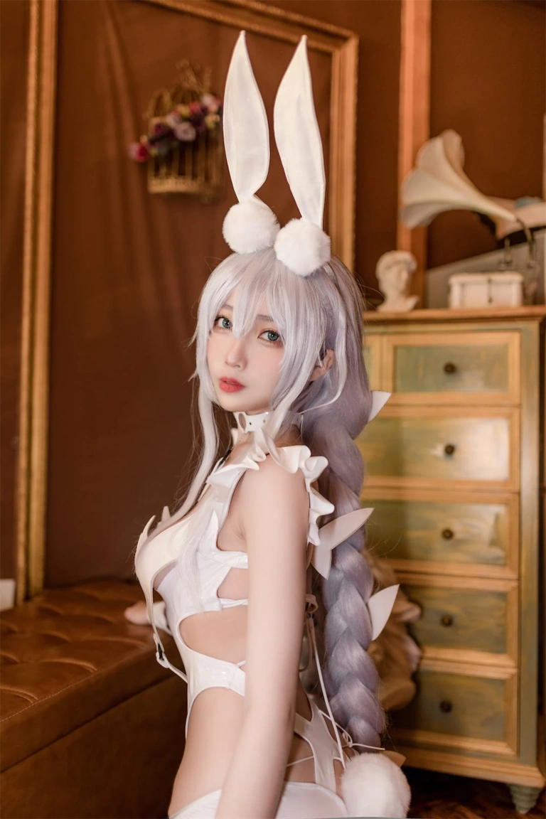 《碧蓝航线 恶毒白兔》｜杏仁曲奇 · 40张写真
