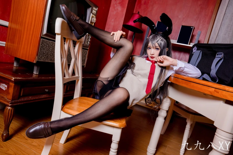 《麻衣学姐》｜九九八 · 46张写真