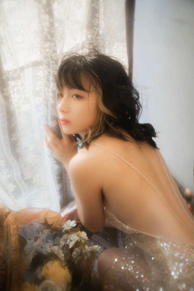《窗外落霞》｜清青琴玖 · 23张写真