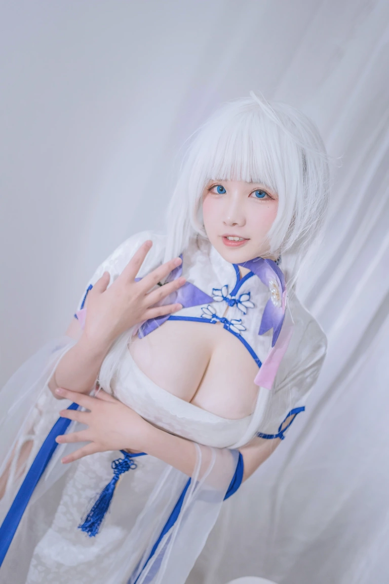 《光辉旗袍》｜阿半今天很开心 · 33张写真