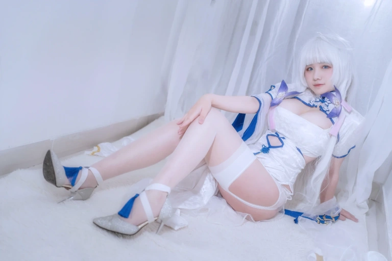 《光辉旗袍》｜阿半今天很开心 · 33张写真