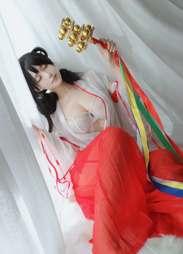 《有点不对劲的巫女》｜小仓千代 · 34张写真