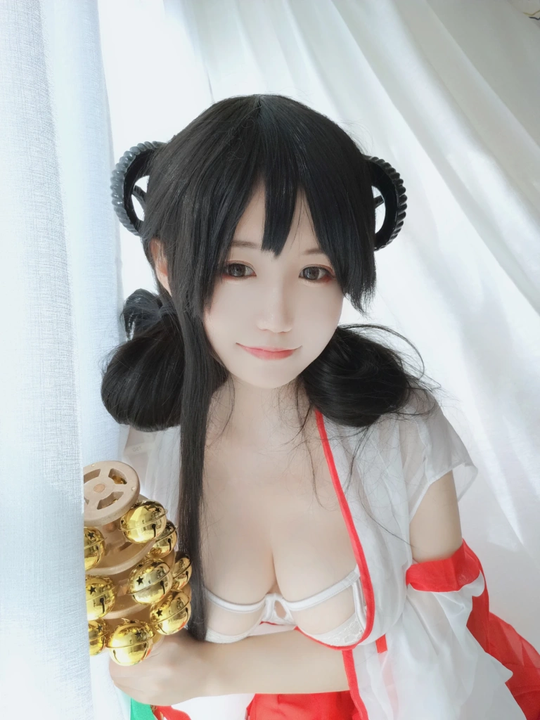 《有点不对劲的巫女》｜小仓千代 · 34张写真