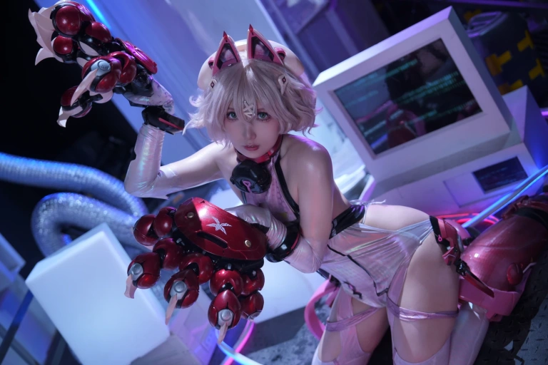 《交错战线 绯俐》｜小和甜酒 · 47张写真、2 个视频