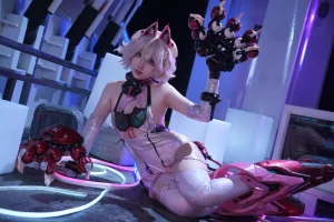 《交错战线 绯俐》｜小和甜酒 · 47张写真、2 个视频