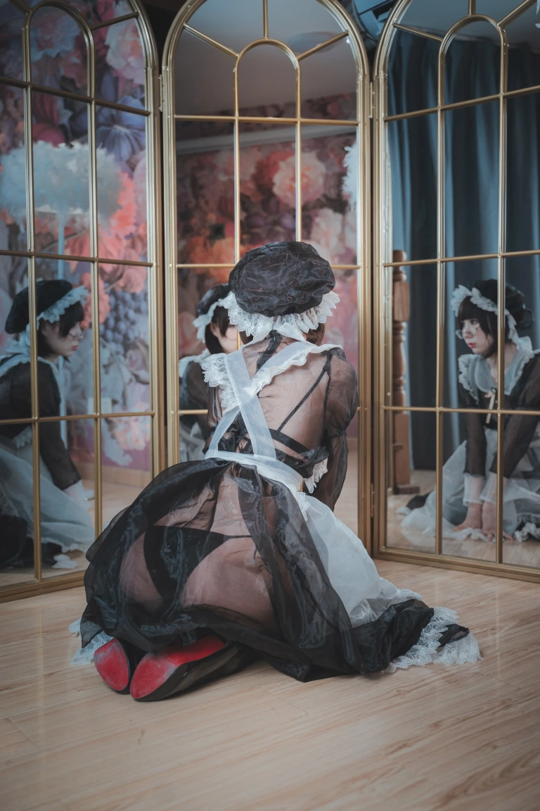 《透明女仆》｜西园寺南歌 · 50张写真、2 个视频