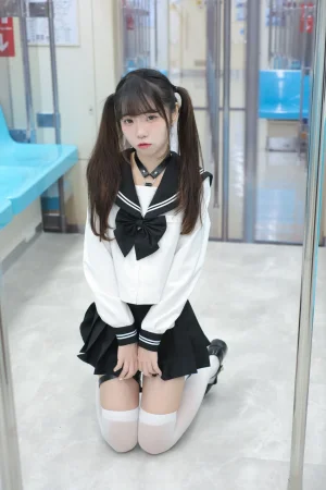 《電車上の女高中生》｜可可小白兔 · 70张写真