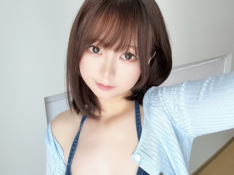《[Fantia] 2025年04月订阅》｜雫しずく · 146张写真、6 个视频