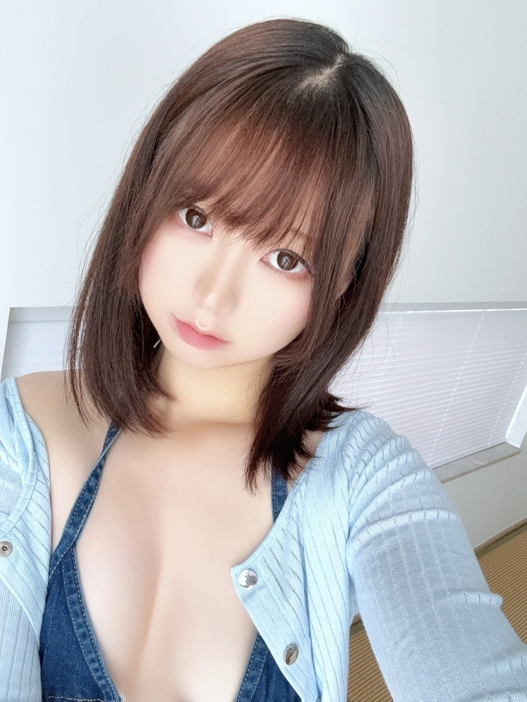 《[Fantia] 2025年04月订阅》｜雫しずく · 146张写真、6 个视频